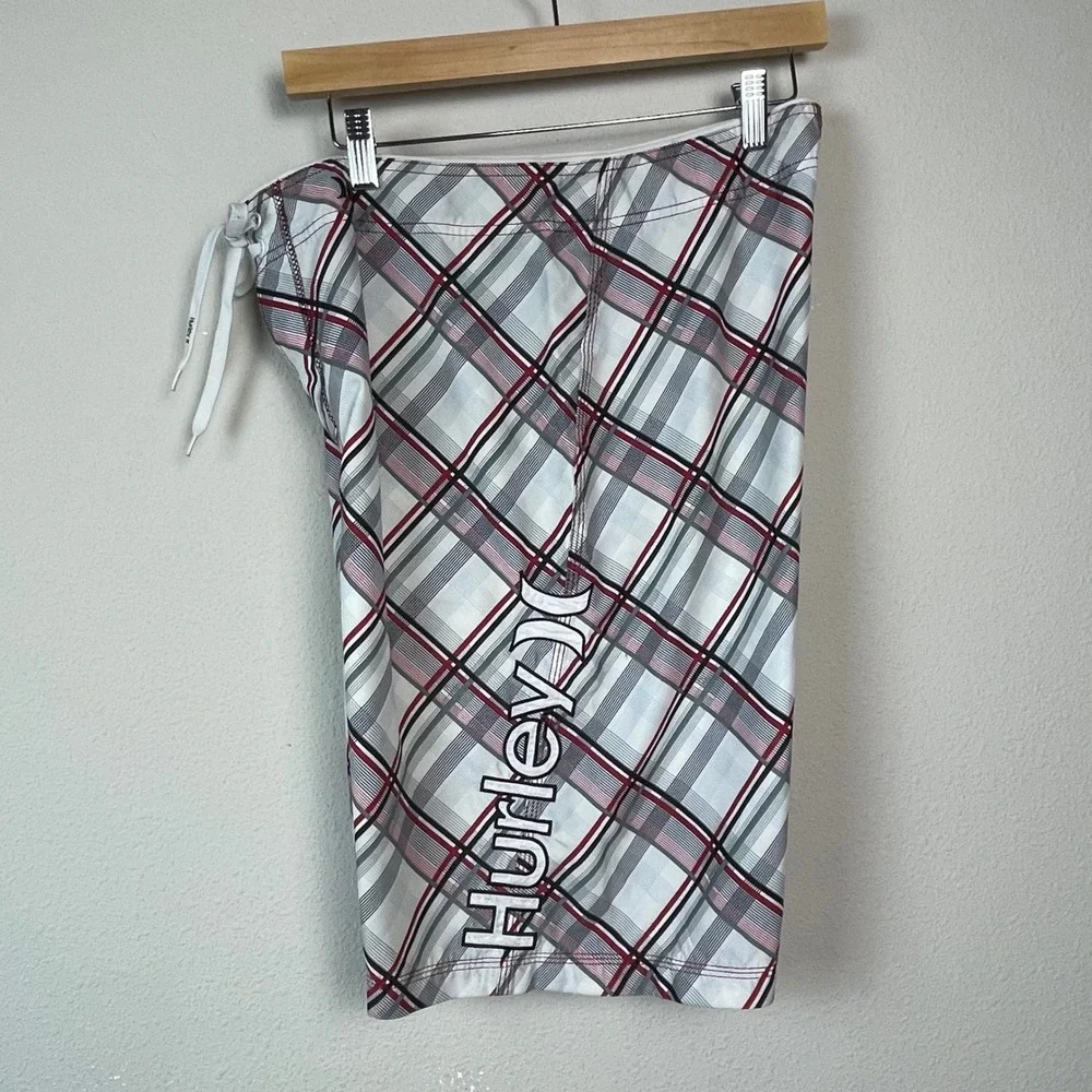 Hurley Mens Plaid Board Shorts White Red Black‎ Cargo Pocket MB04PN Size 34